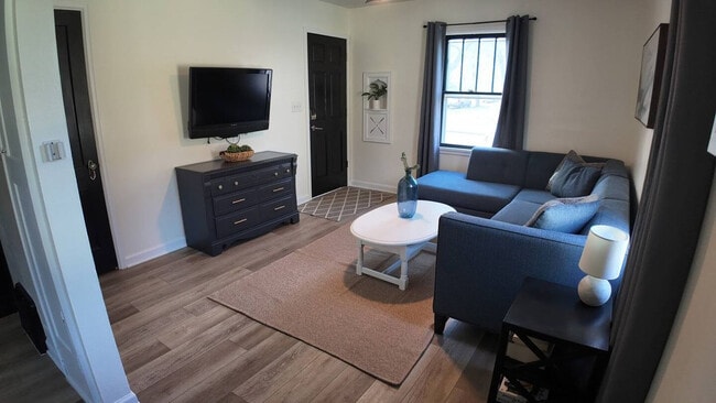 Photo - 1420 E 9th St Unit ID1256213P