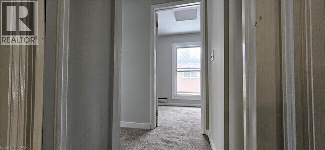 Photo - 130 Brown St