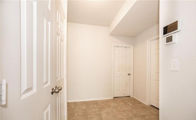 Photo - 4 bedroom 2 bathroom home! Lawncare included!
