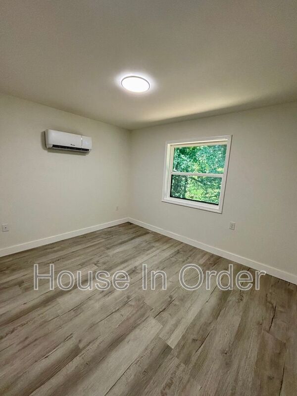 215 Cowan St