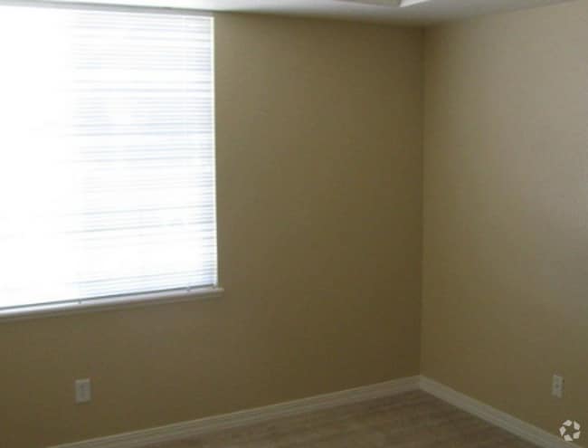 Building Photo - 6825 19th St Unit 6825 19th St 5 Rental
