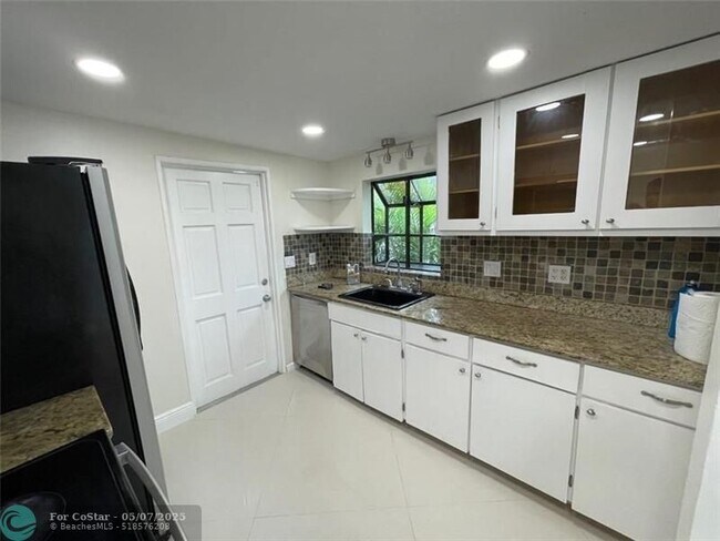 Photo - 550 SW 14th Ave