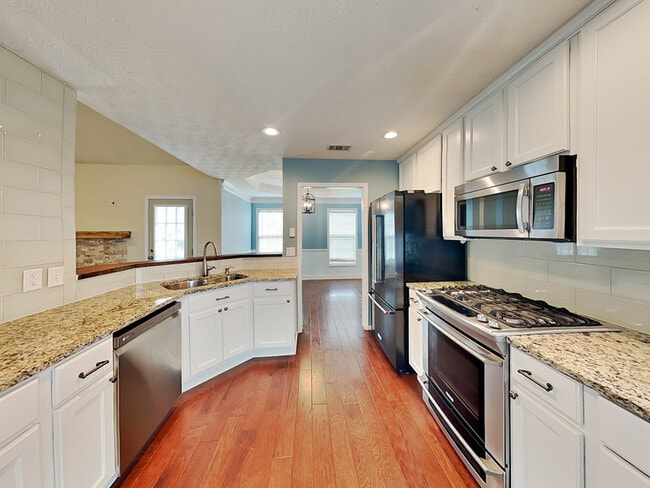 Photo - 17 Derby Way NE