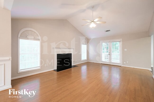 Photo - 3810 Riversong Dr NW