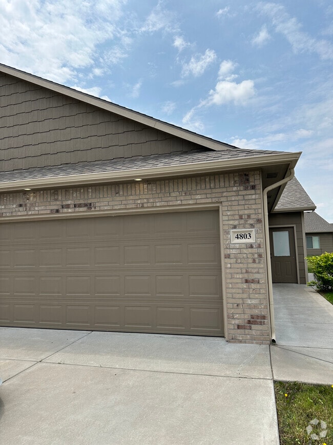 Building Photo - 4801 N Hillside Ct Rental