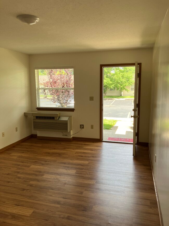 Photo - 72 E 1st St Unidad 72