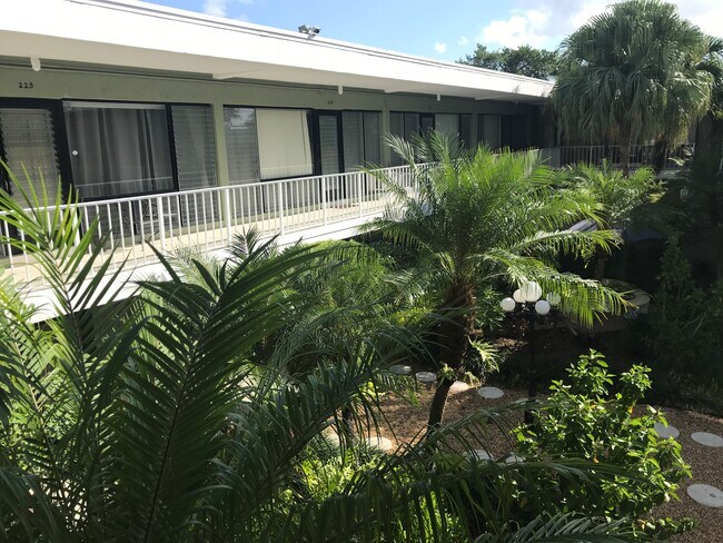 Photo - 1911 NE 8th Ct Unidad 127