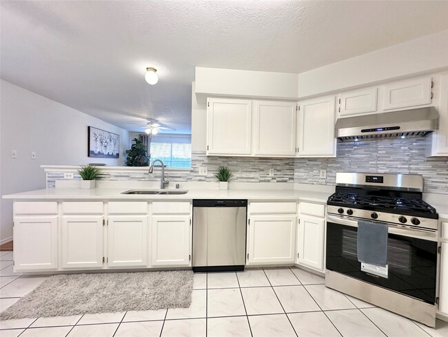 Photo - 8223 Golf Green Cir