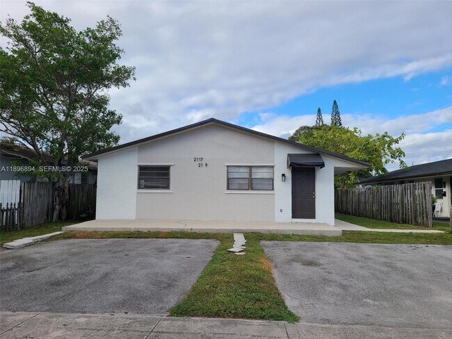 Photo - 2117 Liberty St Unit front