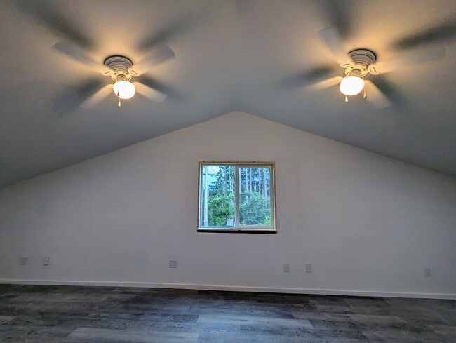 Photo - 1002 Pioneer Rd Unit Upstairs Apartment