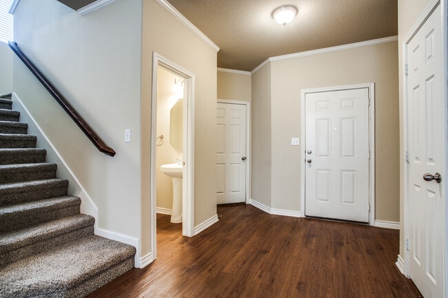 Photo - 417B Castleridge Dr