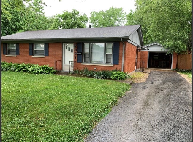 Cute house with a fenced in yard! - Cute house with a fenced in yard!
