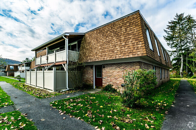 Building Photo - Squires Apartments