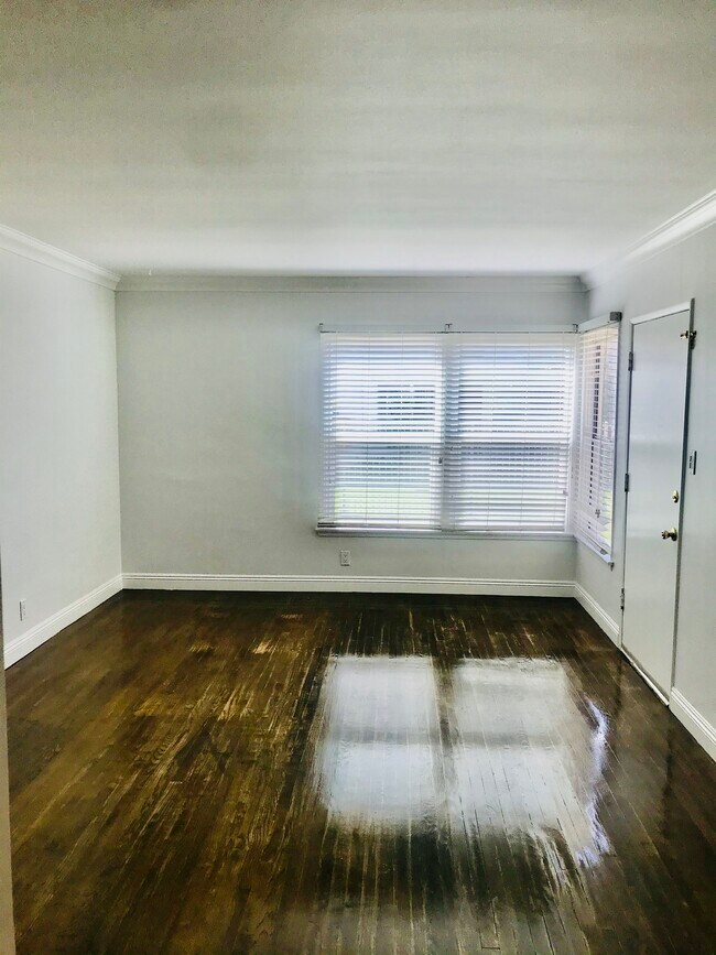 Photo - 4055 Wade St Unit #