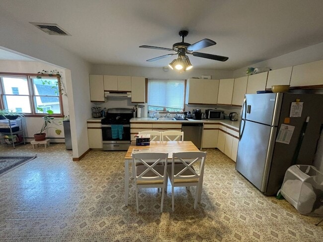 Photo - 94 Valentine Ave
