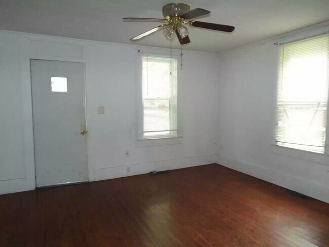 223 Clara St