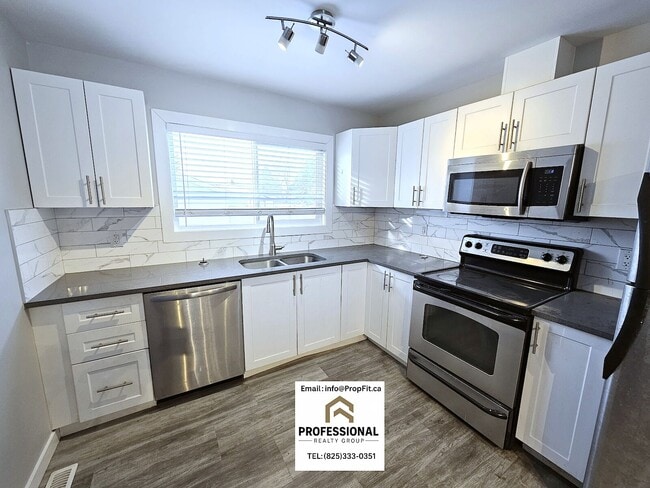 Photo - 4308 70 St NW