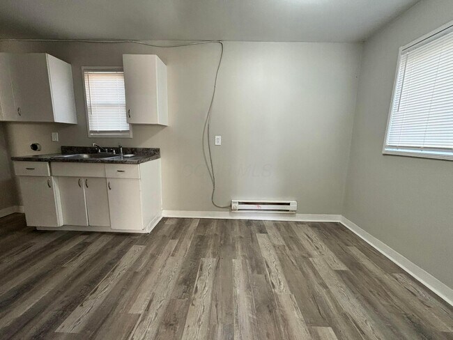 Photo - 308 Wrexham Ave Unit 4