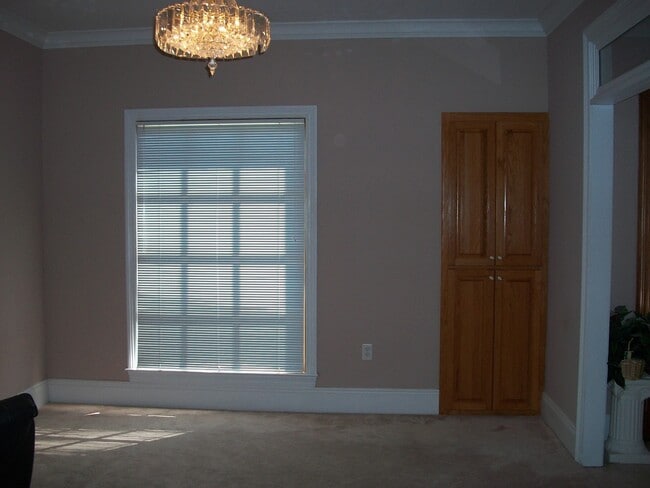 Photo - Spacious home in Woodlawn Estates