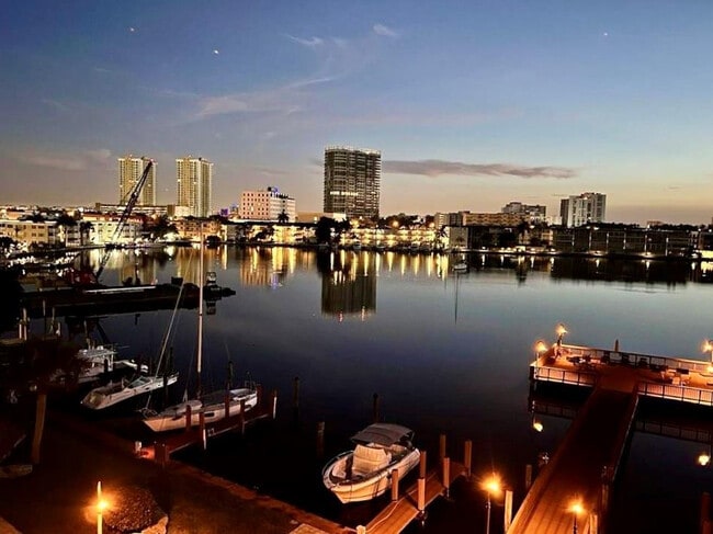 Building Photo - 400 Golden Isles Dr Unit 36