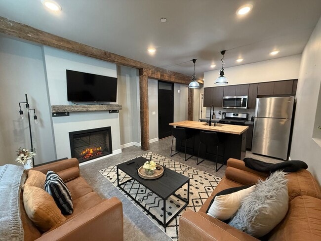 305 N Alaska St Unit OB