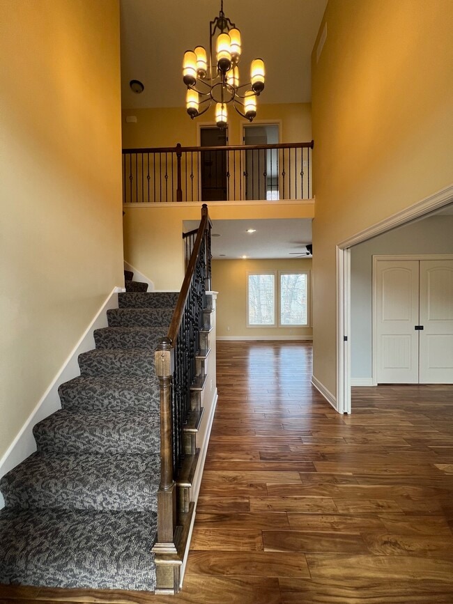 1234 Vivian Dr