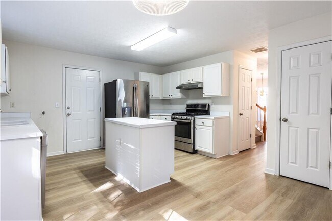 Photo - 512 Antler Ln