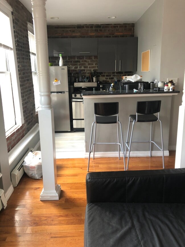 Building Photo - 19 Garden St Rental