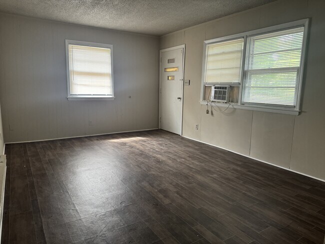 Photo - 406 E Park Dr
