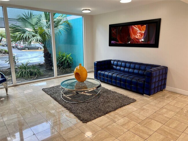 Photo - 919 Hillcrest Dr Unit 102