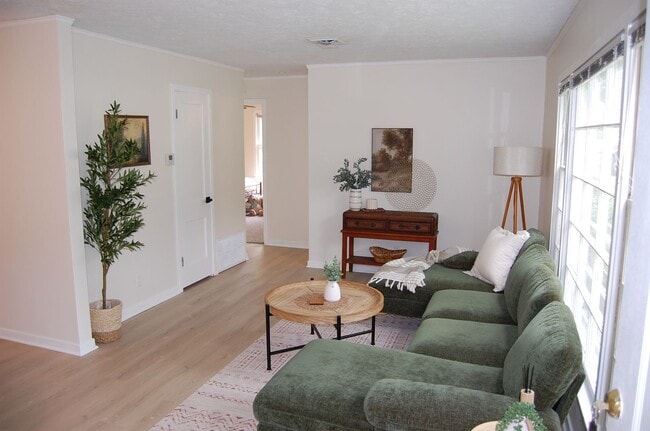 Photo - Super-cute 2bd home near Midtown!