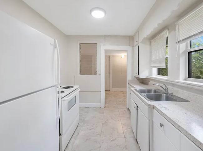 Photo - 235 35th St S