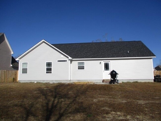 Photo - 3 bedroom, 2 bath in Rockford Forest