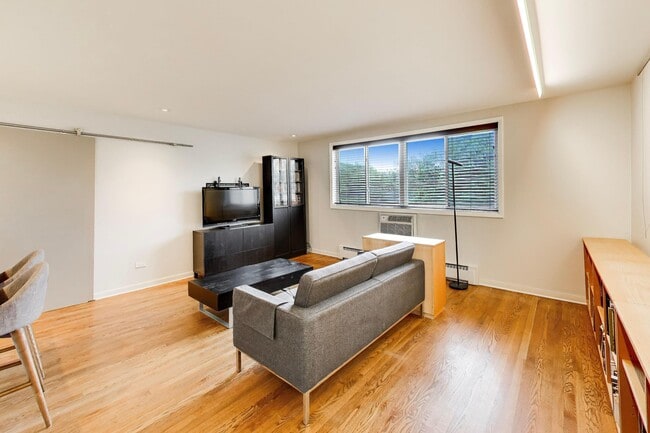 2722 Central St Unit 4S
