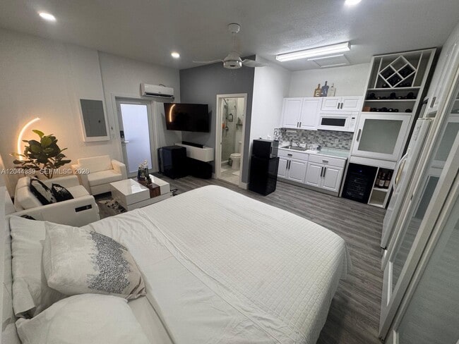 Building Photo - 3265 SW 153rd Pl Unit 1