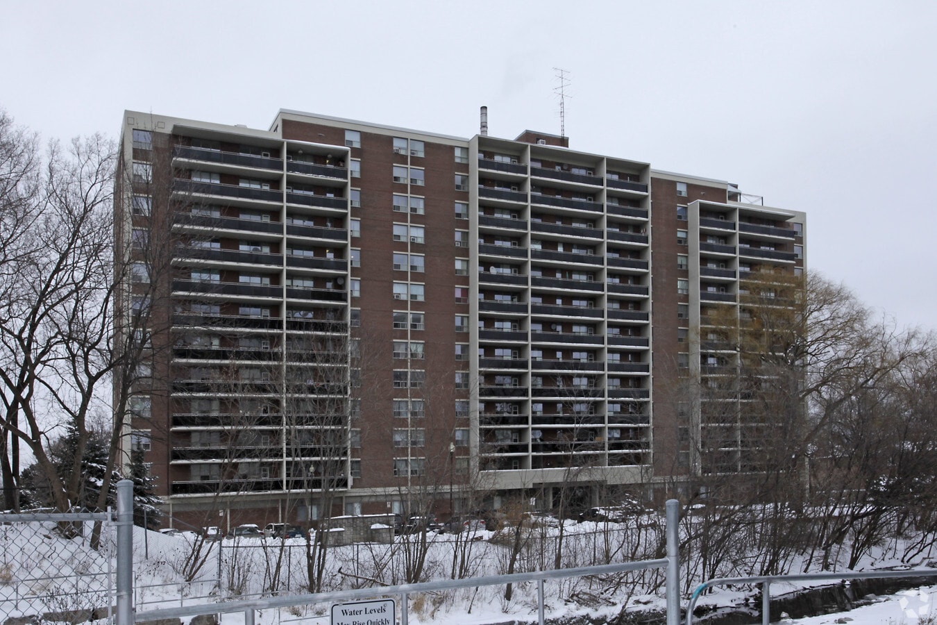Photo - 100 Dundas Street
