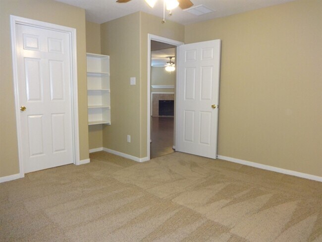 Building Photo - 16727 Foursquare Dr