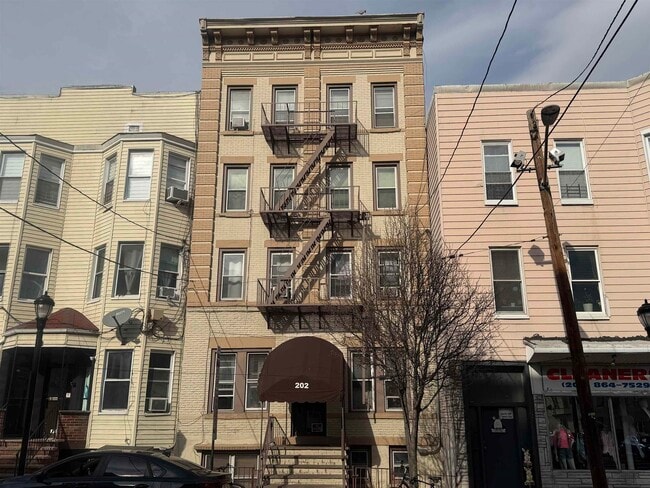 Building Photo - 202 48th St Unit 3