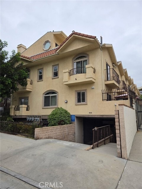 Building Photo - 10220 Samoa Ave Unit 107