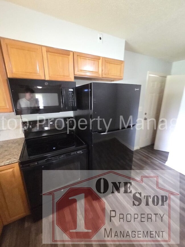 Photo - Beautiful 2 Bedroom 1 Bathroom in Lee Summit!