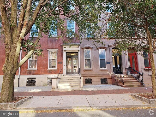Building Photo - 1018 Spruce St Unit 2R Rental