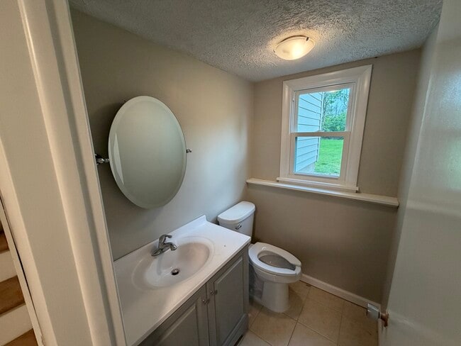 Photo - 374 Whittier Rd