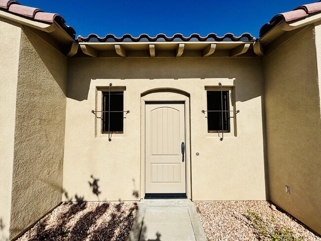Building Photo - Gorgeous 3 bd, 4 ba Townhome in 55+ Community