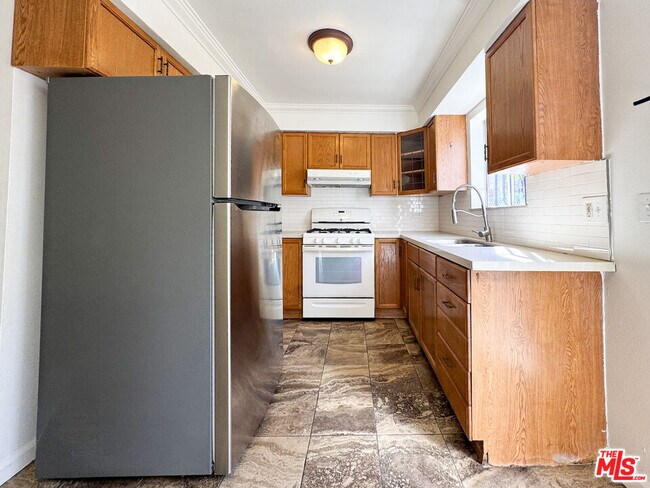 Photo - 750 Hyperion Ave Unidad 2