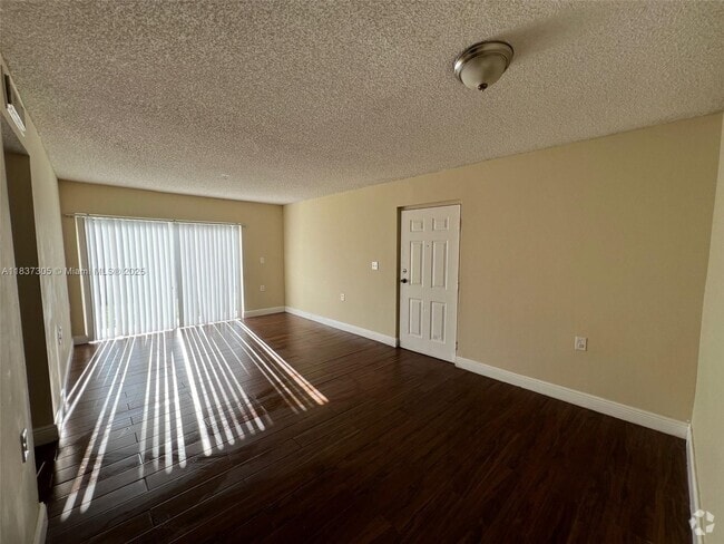 Building Photo - 1129 Lake Victoria Dr Unit J Rental