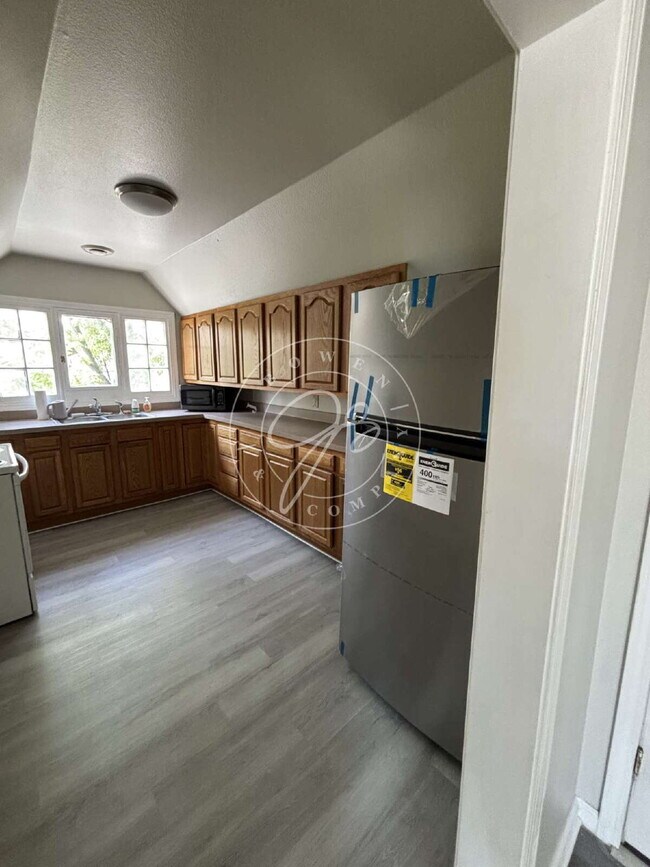 Photo - 1/2 off deposit with approved application! Bright & Updated 2-Bedroom Upper | Private Entry | Wat... Unit 1/2