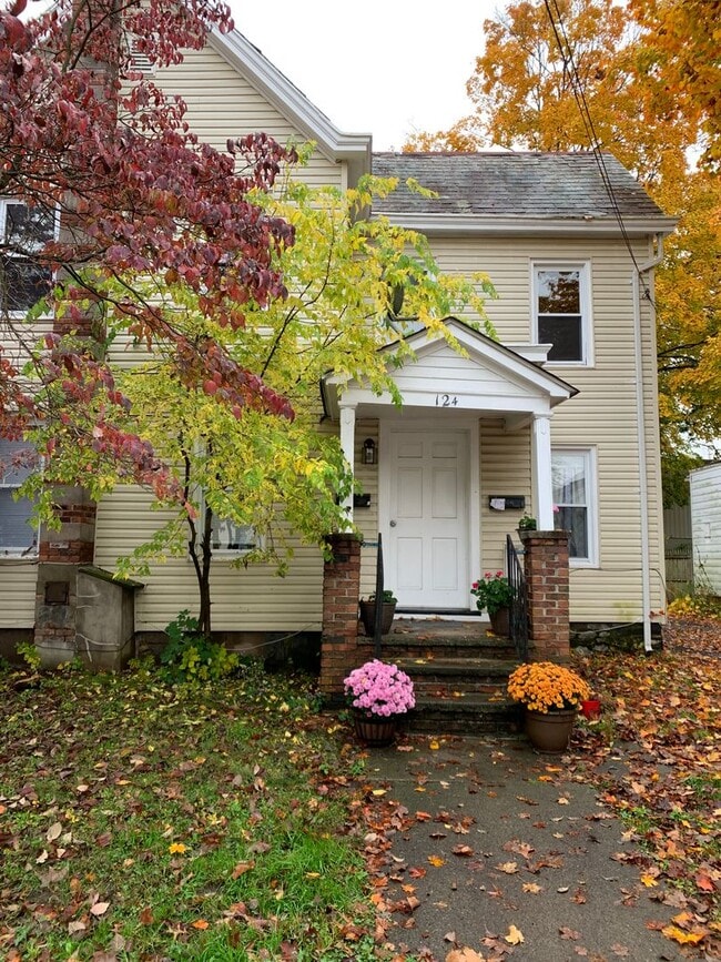 Building Photo - 124 Cedar St Unit 2