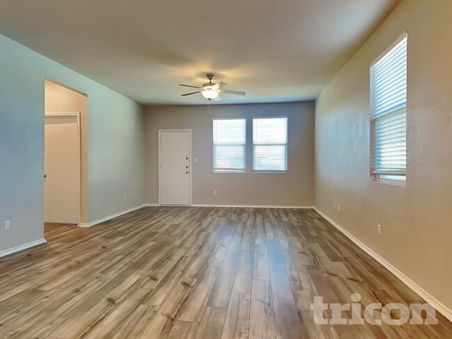 Photo - 5124 Saddle Clb Dr