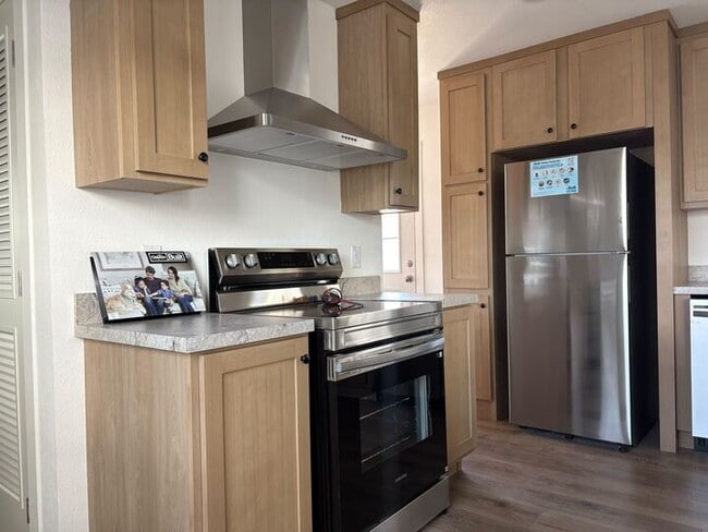 Photo - 2060 N Center St