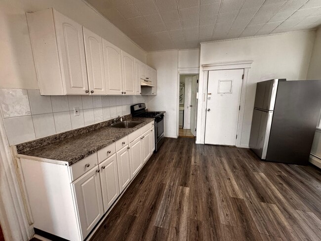 Building Photo - 66 W 18th St Unit 2F